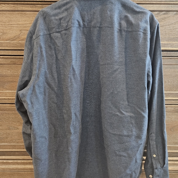 UNTUCKit XXL button down - Picture 3 of 3